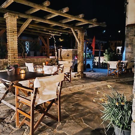 Hotel Archontiko Nikolopoulou à Vitina Extérieur photo