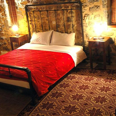 Hotel Archontiko Nikolopoulou à Vitina Chambre photo
