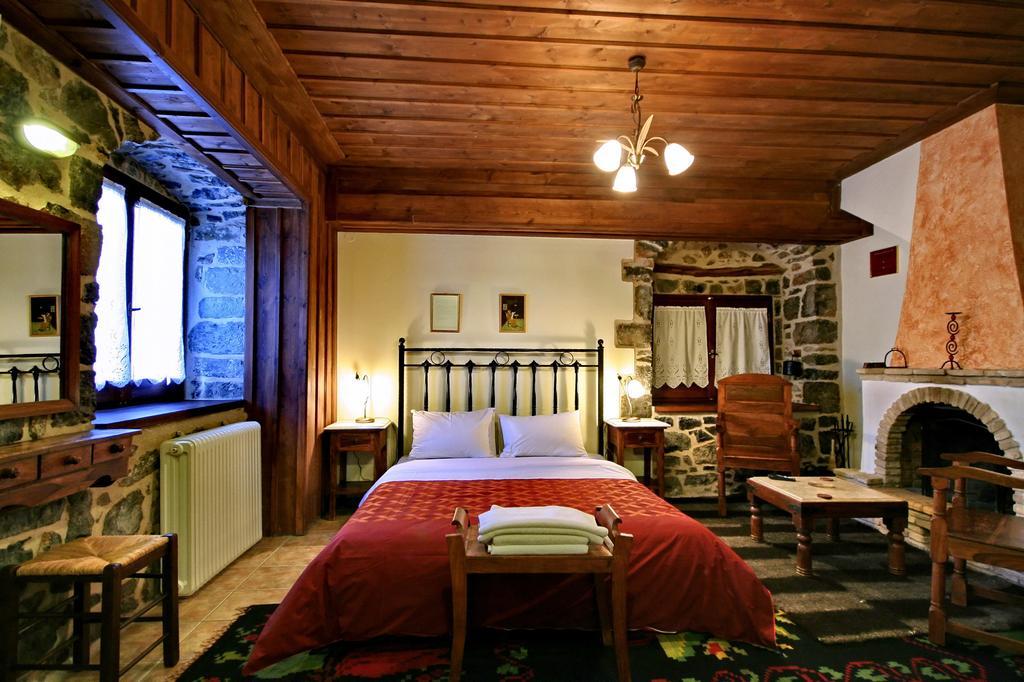 Hotel Archontiko Nikolopoulou à Vitina Chambre photo