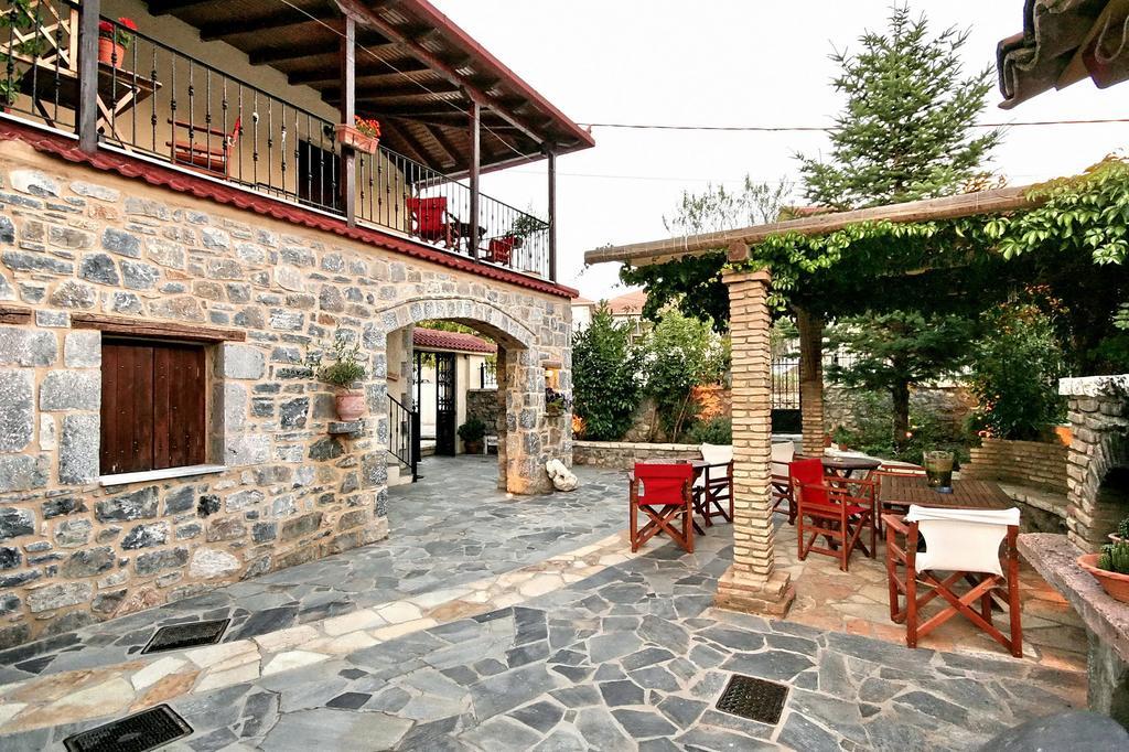 Hotel Archontiko Nikolopoulou à Vitina Extérieur photo