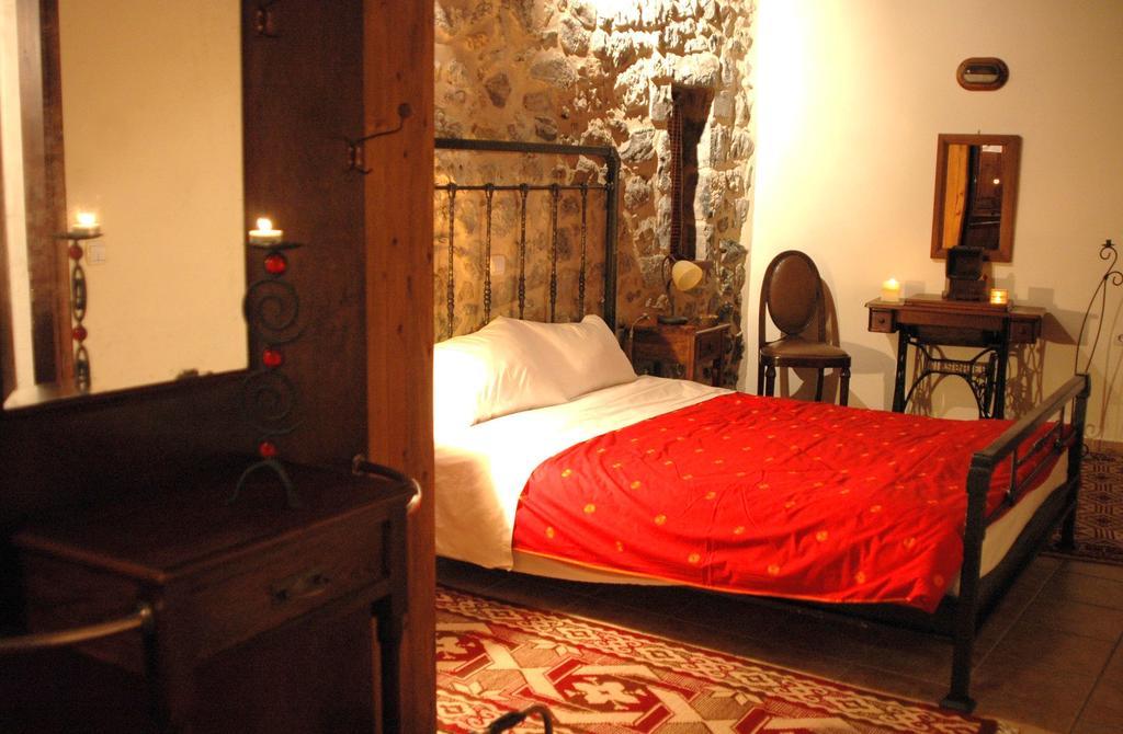 Hotel Archontiko Nikolopoulou à Vitina Chambre photo