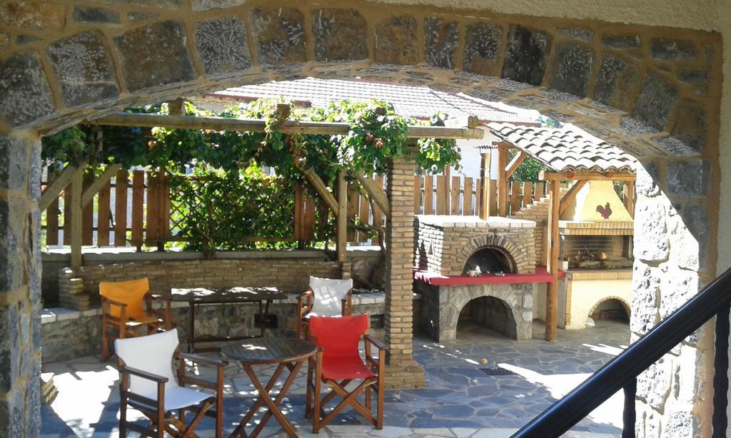 Hotel Archontiko Nikolopoulou à Vitina Extérieur photo