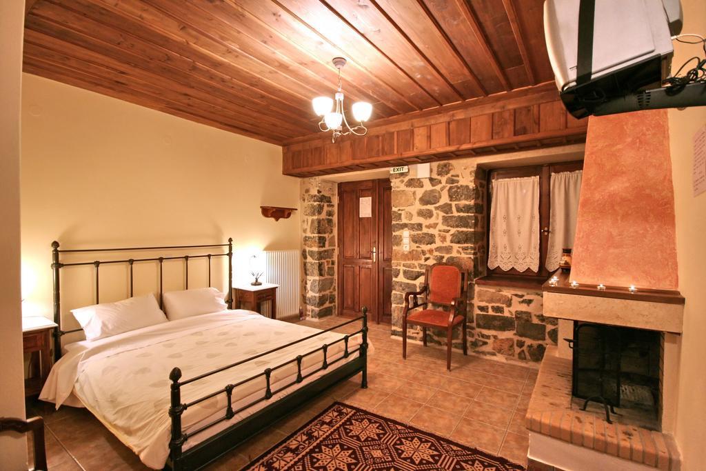 Hotel Archontiko Nikolopoulou à Vitina Chambre photo
