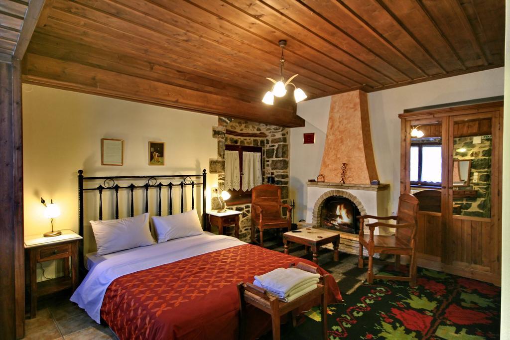 Hotel Archontiko Nikolopoulou à Vitina Chambre photo