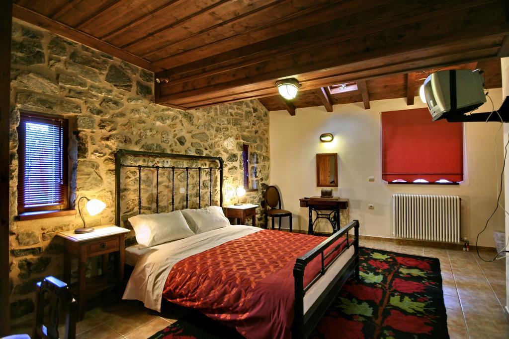 Hotel Archontiko Nikolopoulou à Vitina Extérieur photo