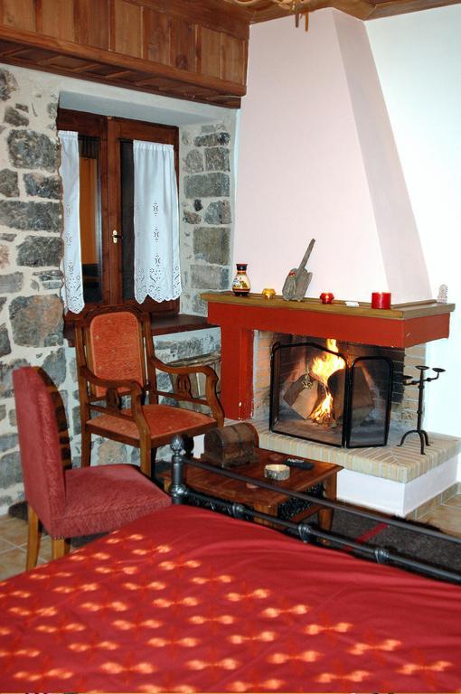 Hotel Archontiko Nikolopoulou à Vitina Extérieur photo