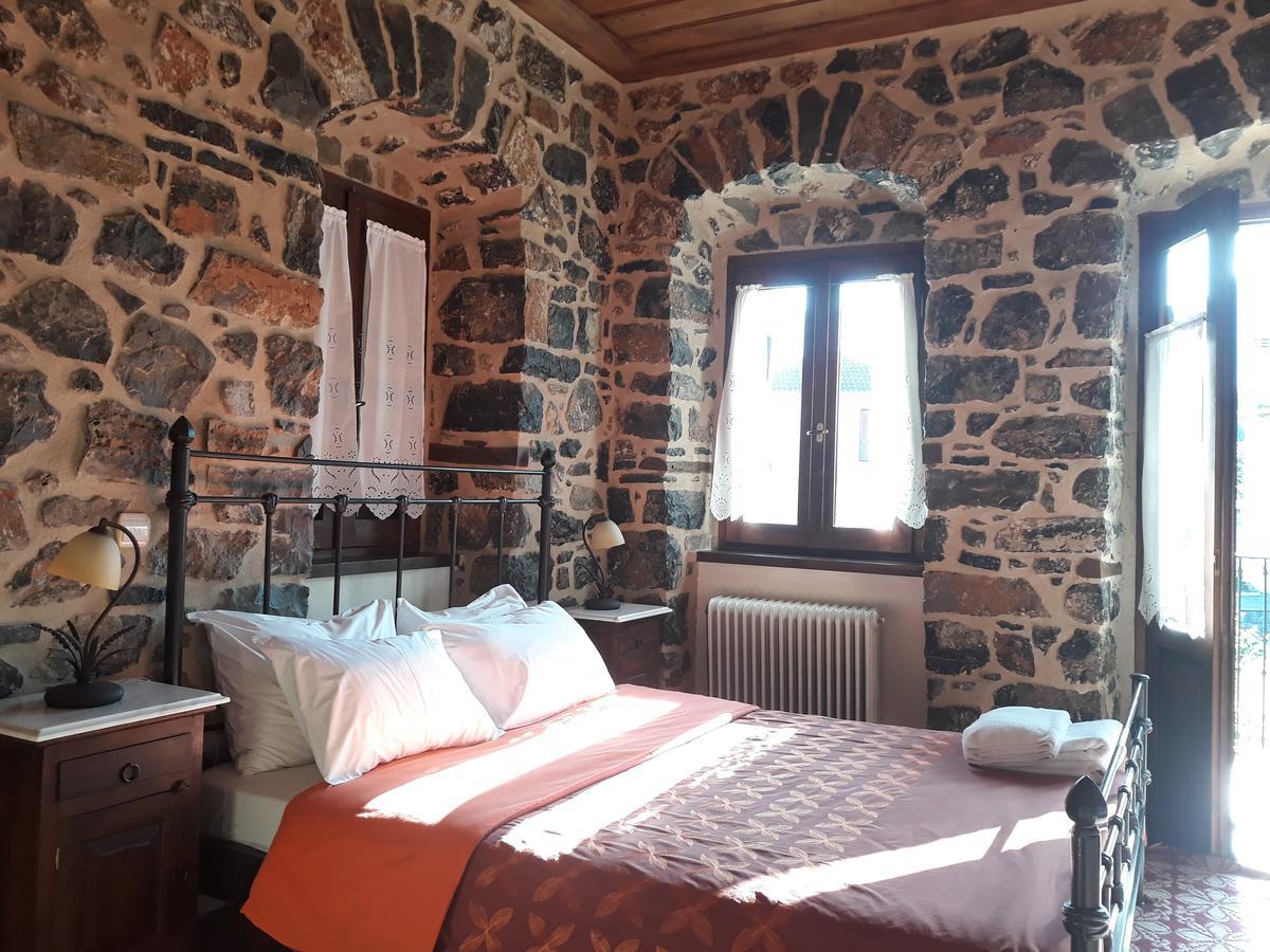 Hotel Archontiko Nikolopoulou à Vitina Extérieur photo