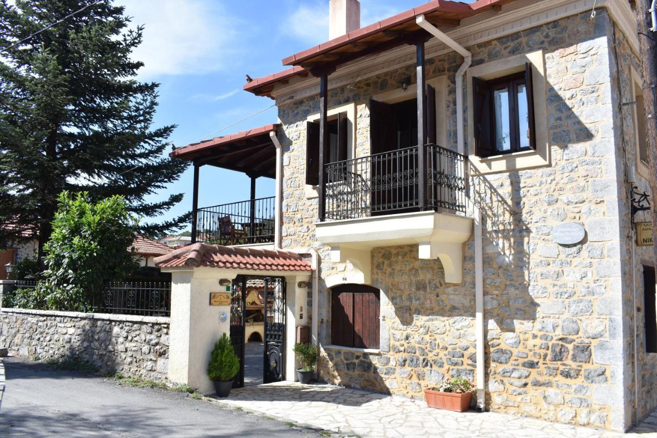 Hotel Archontiko Nikolopoulou à Vitina Extérieur photo