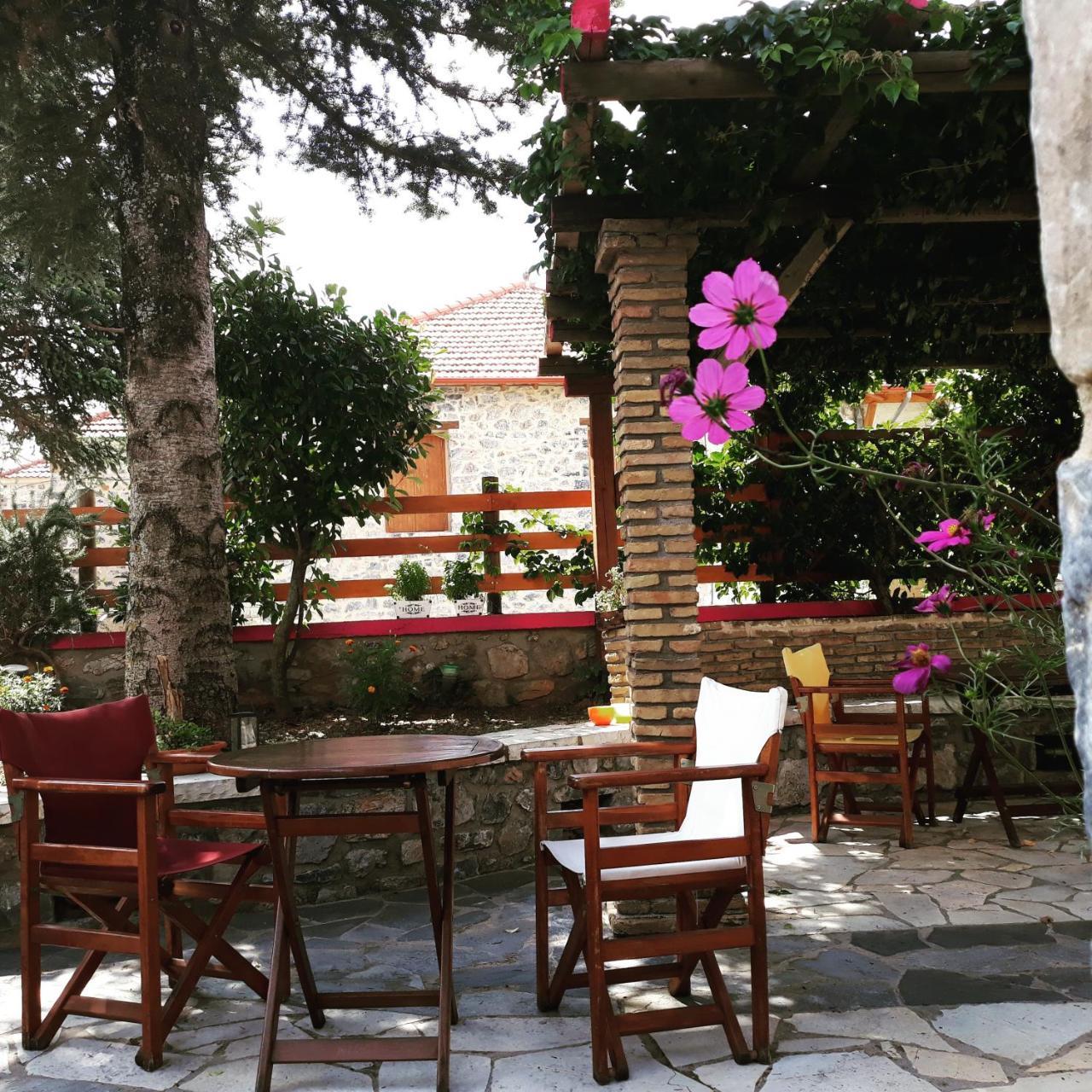 Hotel Archontiko Nikolopoulou à Vitina Extérieur photo
