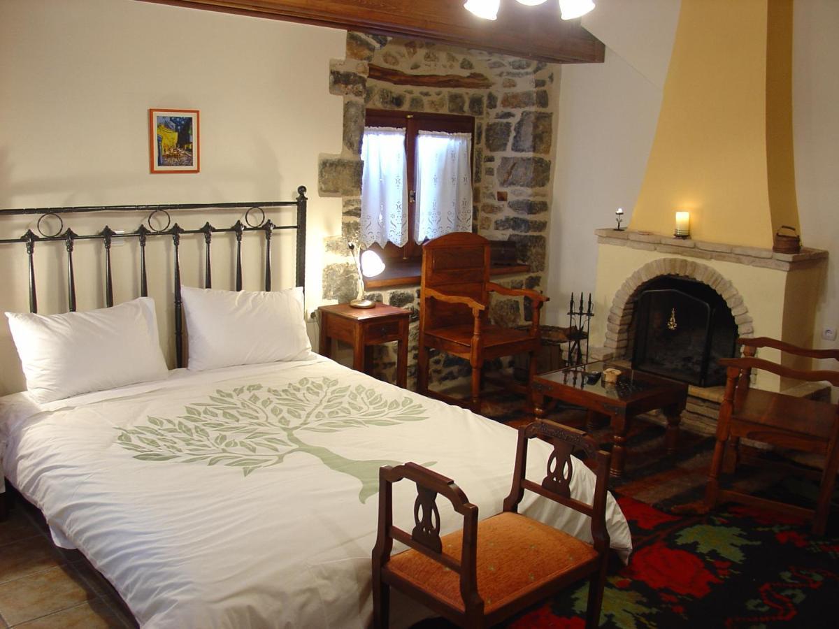 Hotel Archontiko Nikolopoulou à Vitina Extérieur photo